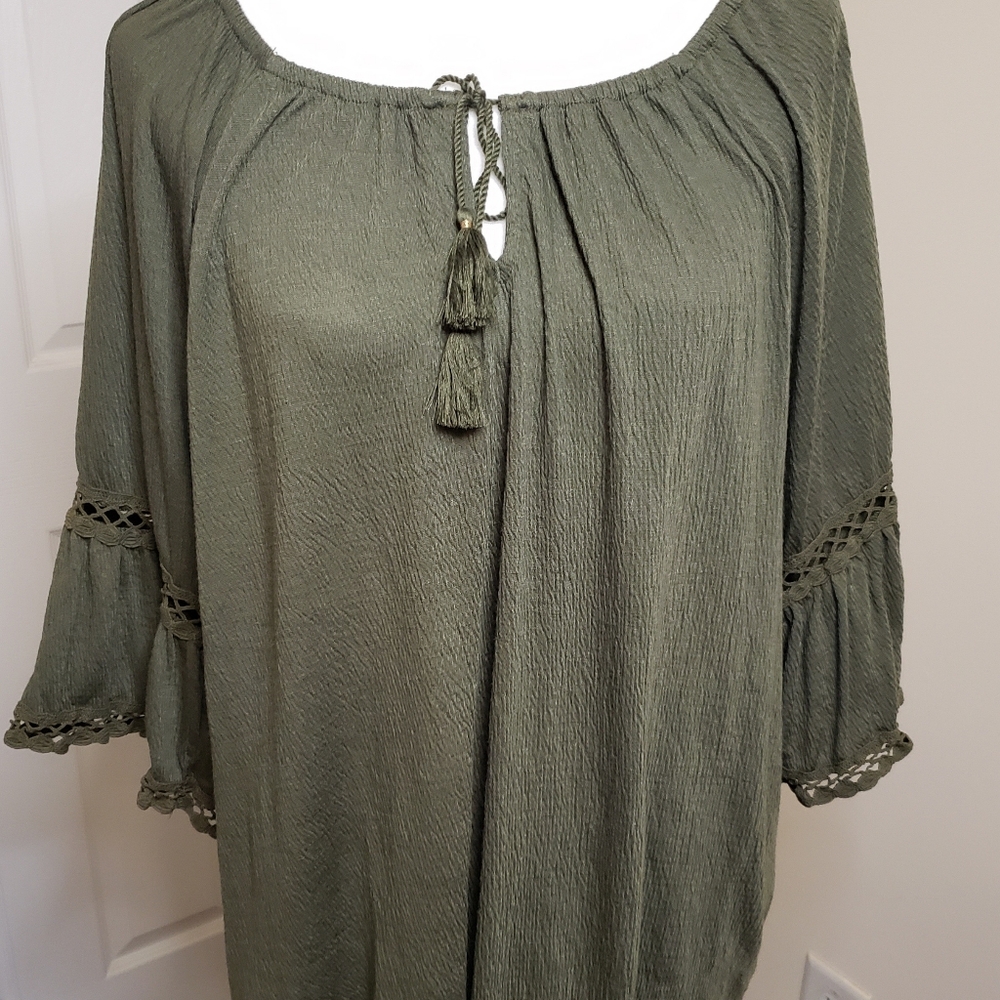 Old Navy Casual flowy blouse in olive